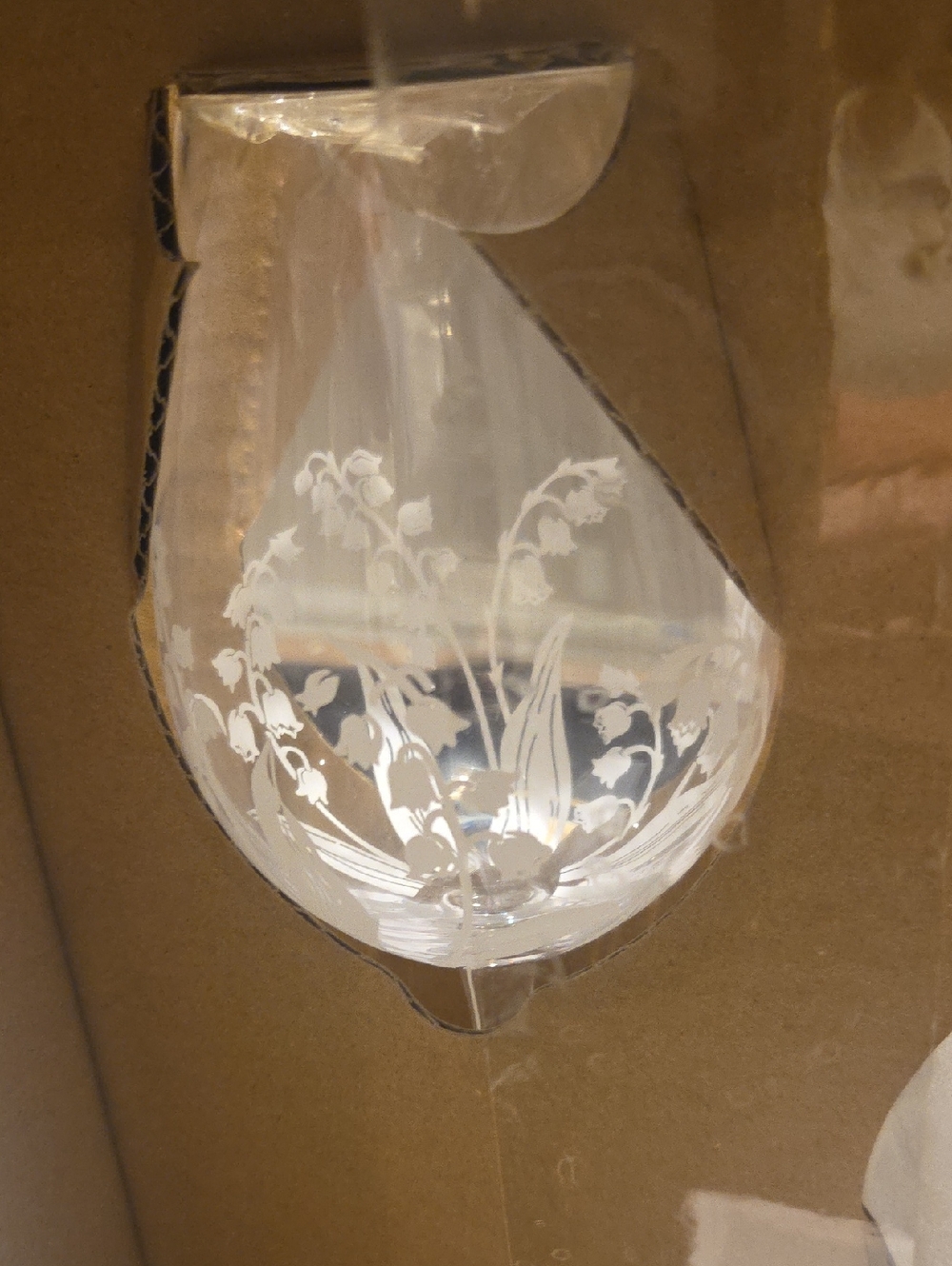 12 Floral Wine Glass - Clear with White Floral Accent - Picture 9 of 9